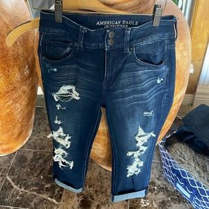 Almost new American Eagle denim Artist Crop Super Stretch Size 4